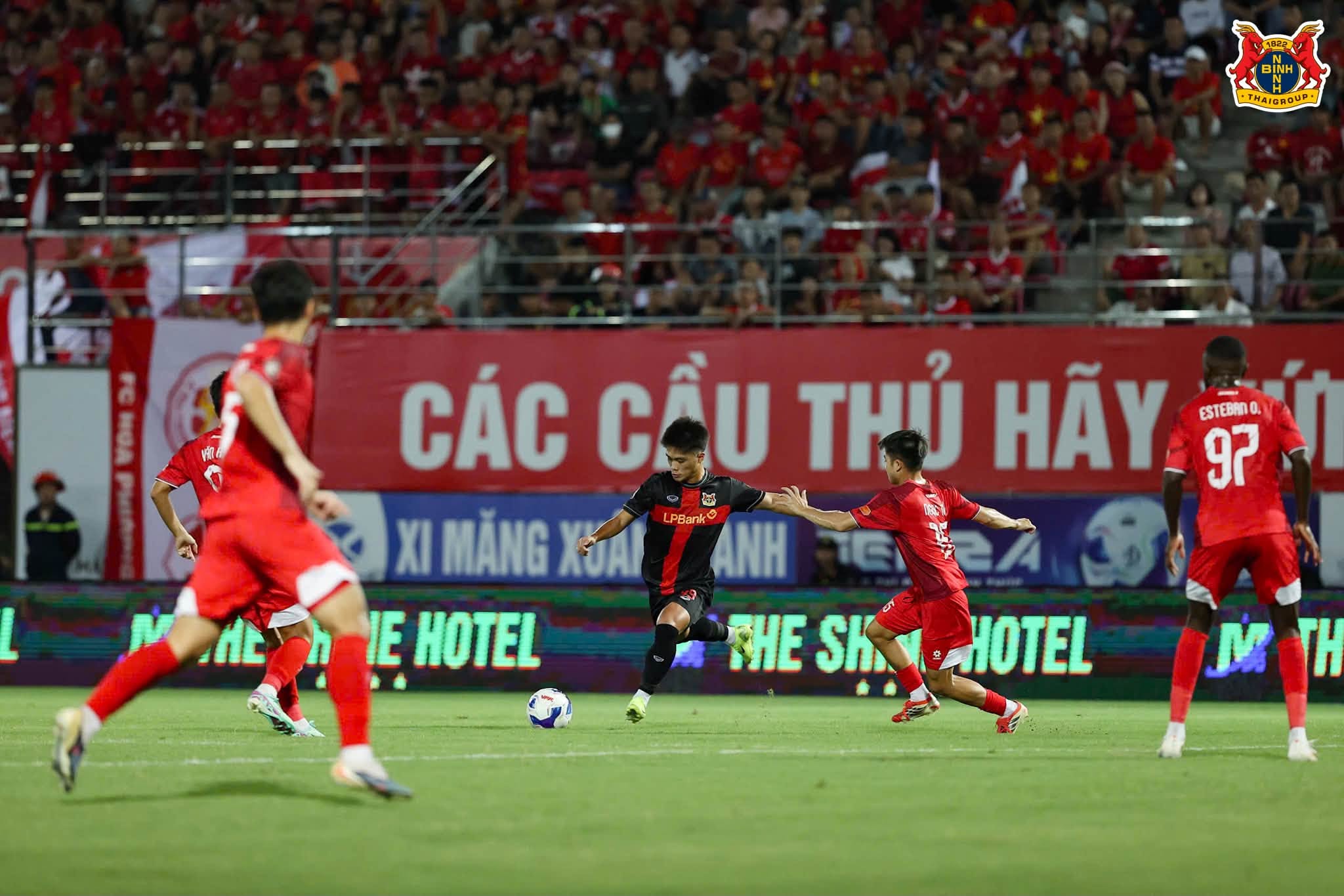 Thần đồng U20 Việt Nam toả s&aacute;ng, Ninh B&igrave;nh ngược d&ograve;ng hủy diệt